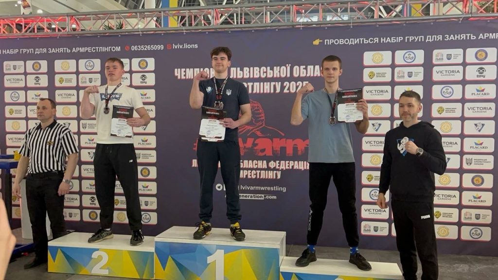 Сила та характер: Тарас Левицький виборов третє місце на змаганнях з армреслінгу у Львові