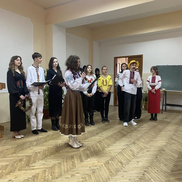 Свято українського слова: пісні, поезія й диктант єдності у стінах ІТ коледжу