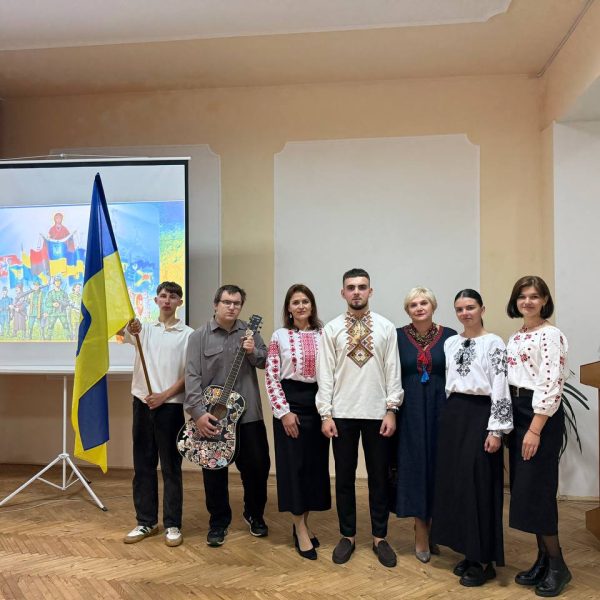 Пам’ять, вдячність і єдність: як в ІТ коледжі відзначили День захисників та захисниць України
