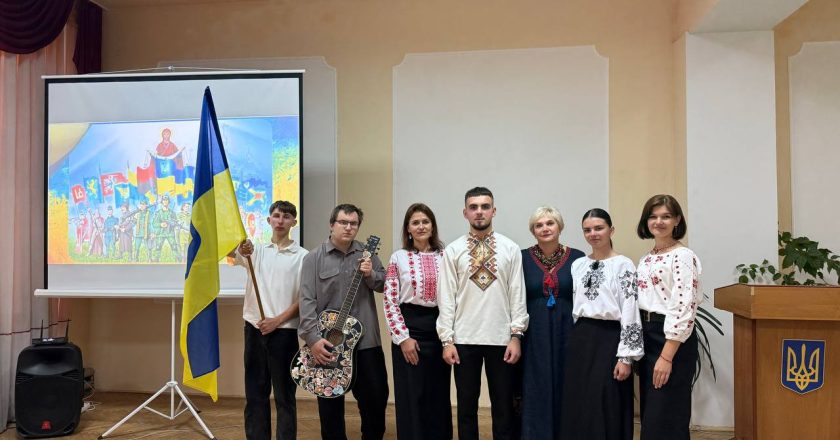 Пам’ять, вдячність і єдність: як в ІТ коледжі відзначили День захисників та захисниць України