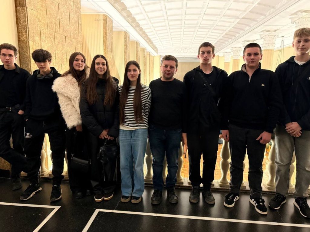 Театр як урок історії: студенти ІТ коледжу відвідали виставу «Різдвяна ніч»