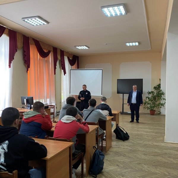 Кар’єра в надійних руках: до Коледжу завітали представники Поліції охорони!