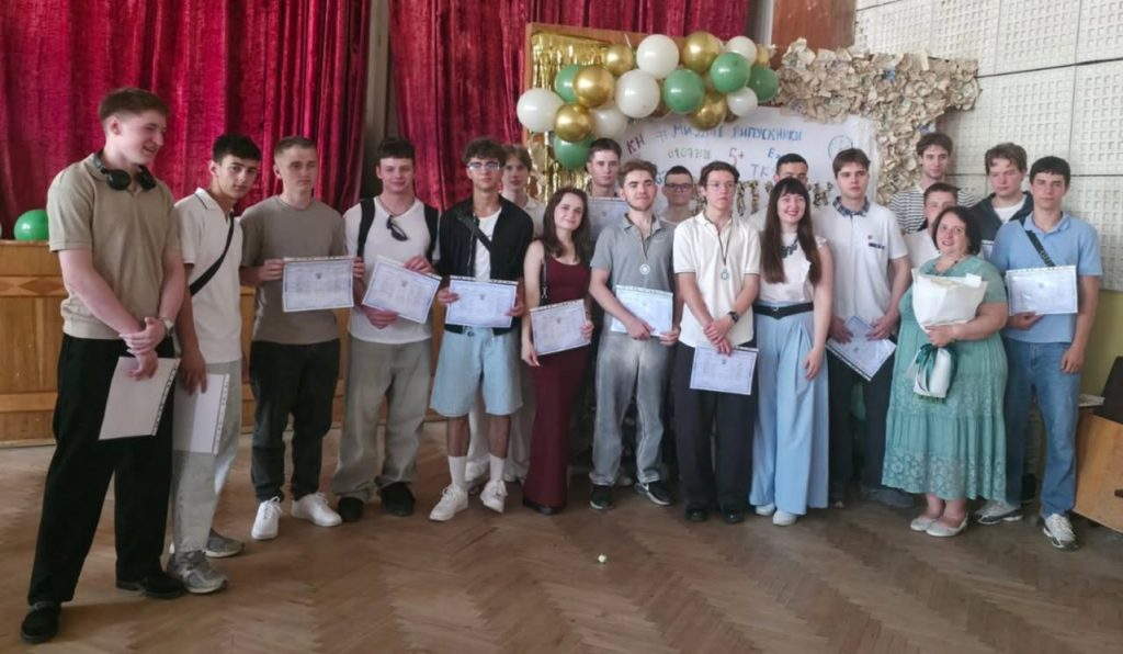Свято вручення дипломів у коледжі