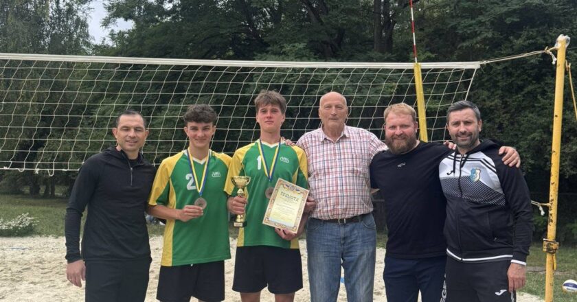 🏆 Бронза наша! Збірна ІТ Коледжу — у трійці найкращих на Львівщині! 🥉🏐