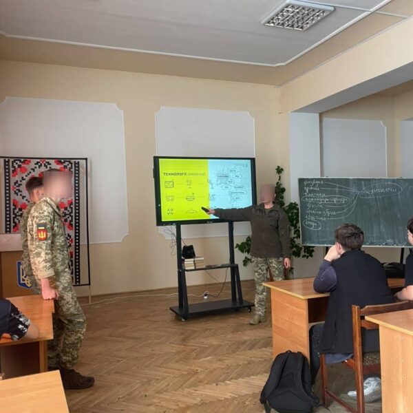 У  Відокремлений структурний підрозділ “Фаховий коледж інформаційних технологій Національного університету «Львівська політехніка» відбулася зустріч із представниками Національної академії сухопутних військ імені гетьмана Петра Сагайдачного до Дня захисників і захисниць України