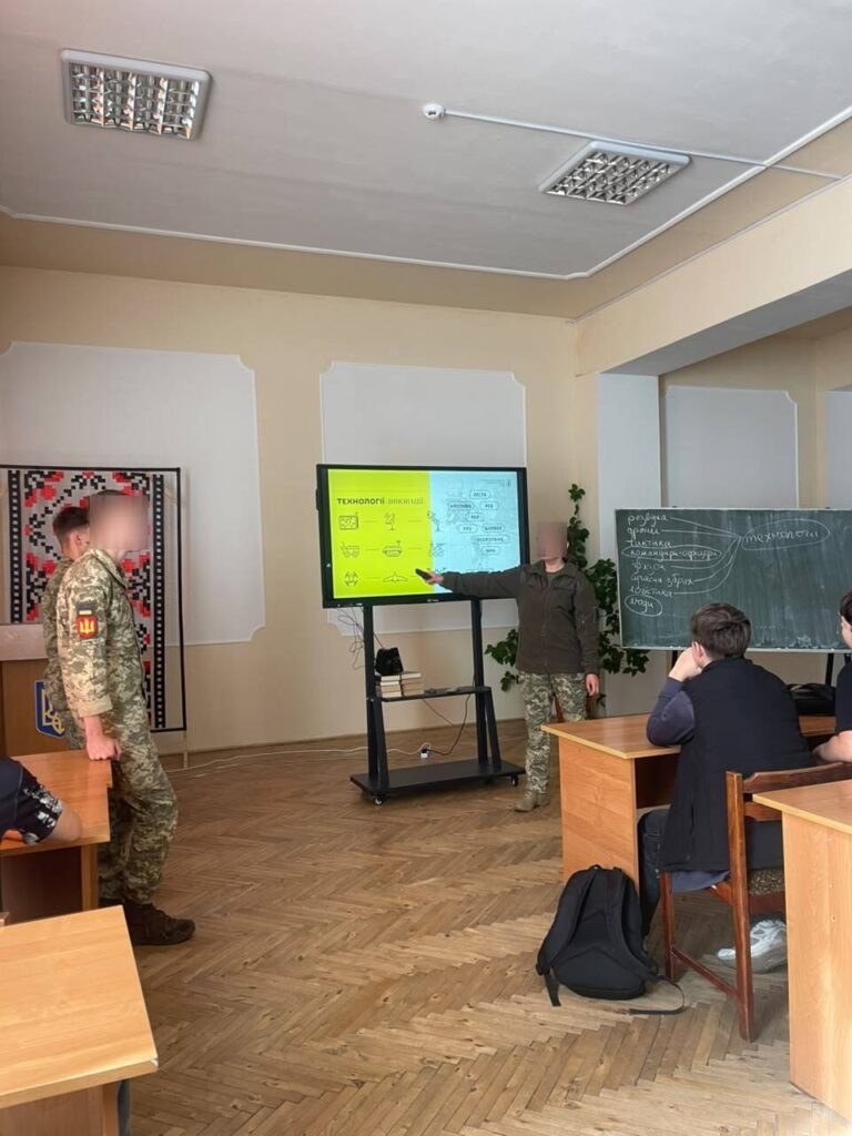 У  Відокремлений структурний підрозділ “Фаховий коледж інформаційних технологій Національного університету «Львівська політехніка» відбулася зустріч із представниками Національної академії сухопутних військ імені гетьмана Петра Сагайдачного до Дня захисників і захисниць України